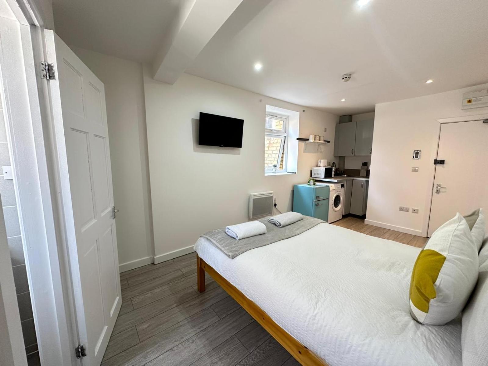 Three Bedroom Near Hyde Park Apartamento *